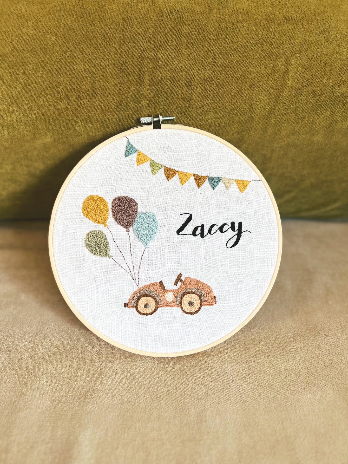 Vintage Racer | personalized embroidery hoop | Name of your choice |16–20 cm (6.3–7.9”)