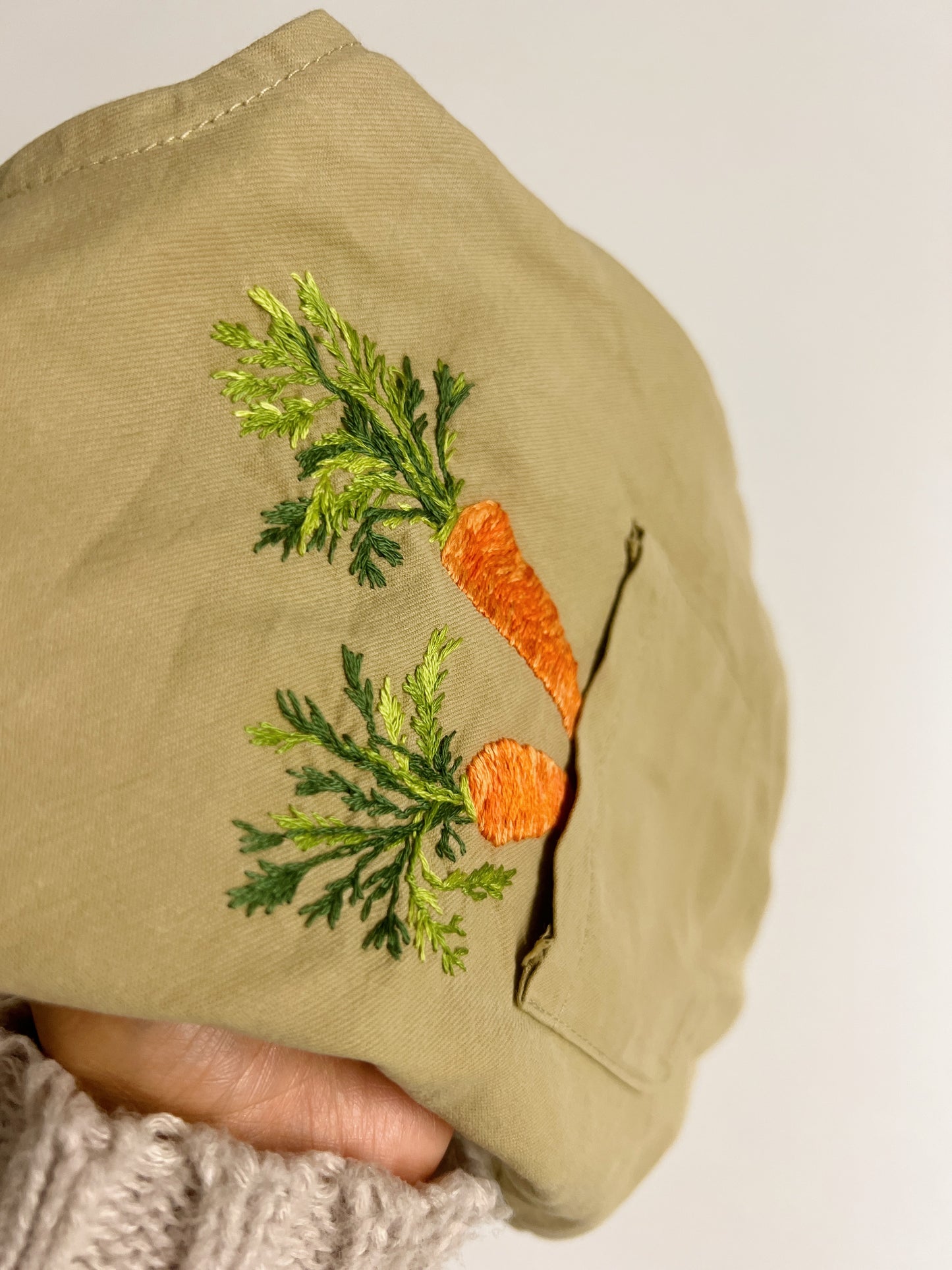 Pocket Carrots | hand-embroidered khaki romper | size 74 (6–9 months)