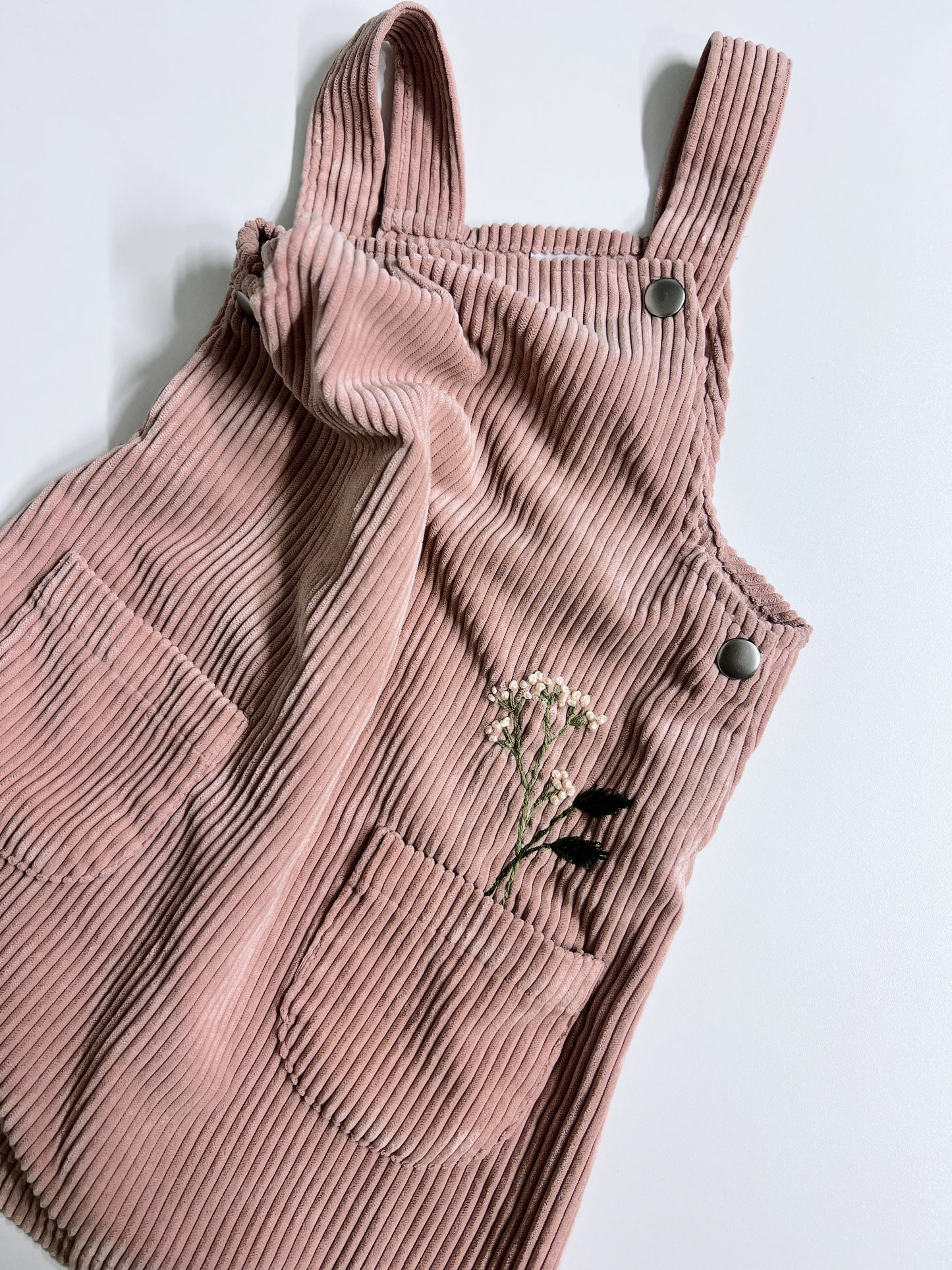 Rosewood Cord | hand-embroidered pinafore dress | size 98/104 (2–4 years)