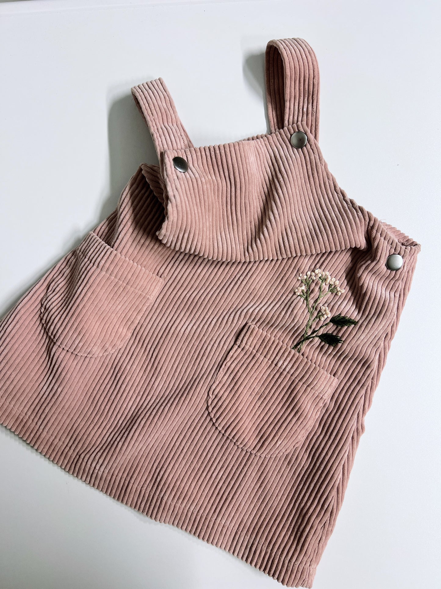 Rosewood Cord | hand-embroidered pinafore dress | size 98/104 (2–4 years)