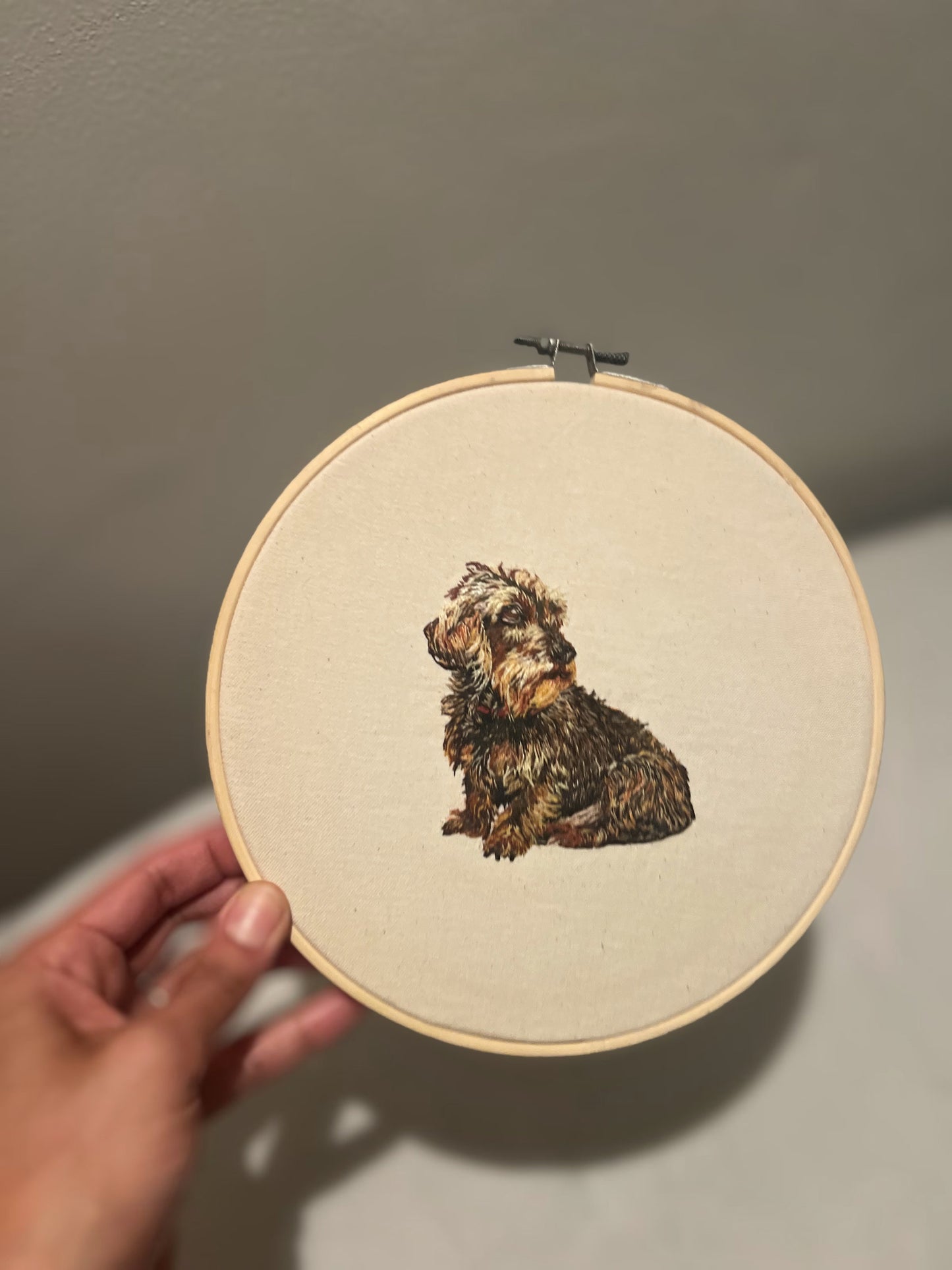 Wirehaired Dachshund Portrait | hand-embroidered linen hoop | 16 cm | custom from photo