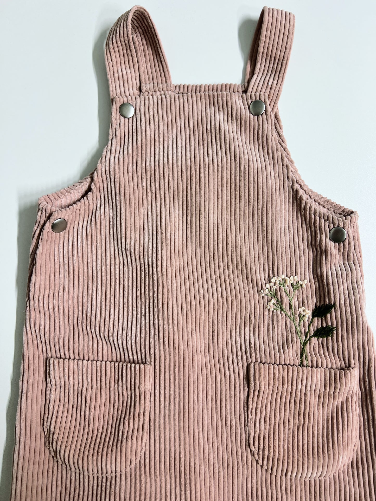 Rosewood Cord | hand-embroidered pinafore dress | size 98/104 (2–4 years)