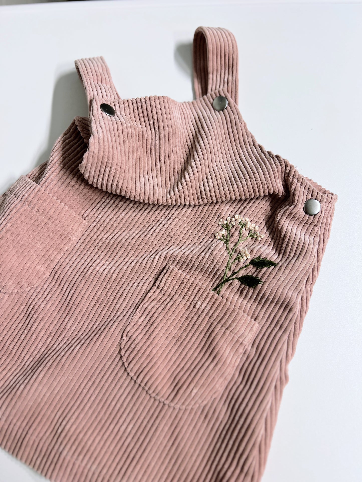 Rosewood Cord | hand-embroidered pinafore dress | size 98/104 (2–4 years)