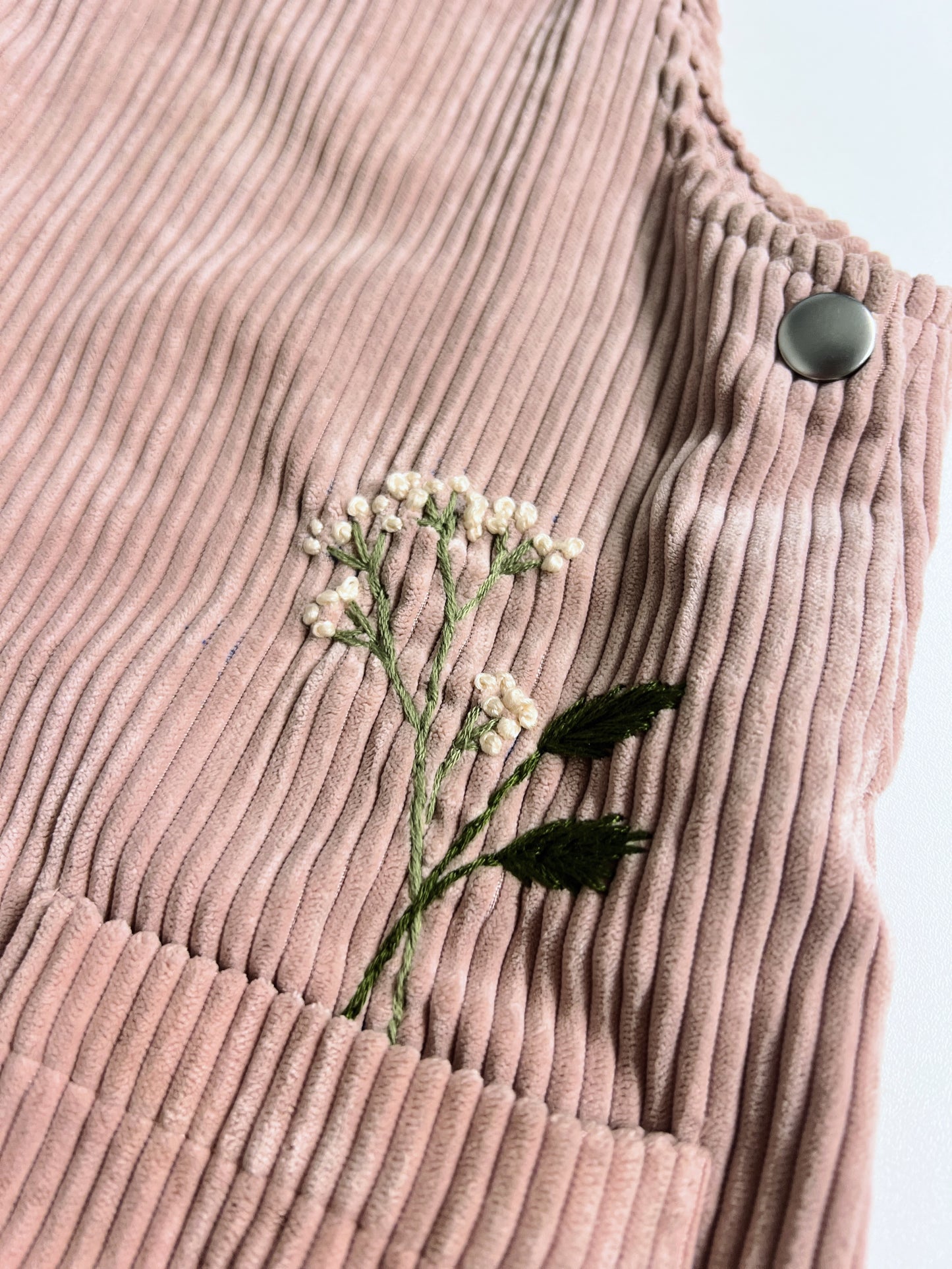 Rosewood Cord | hand-embroidered pinafore dress | size 98/104 (2–4 years)