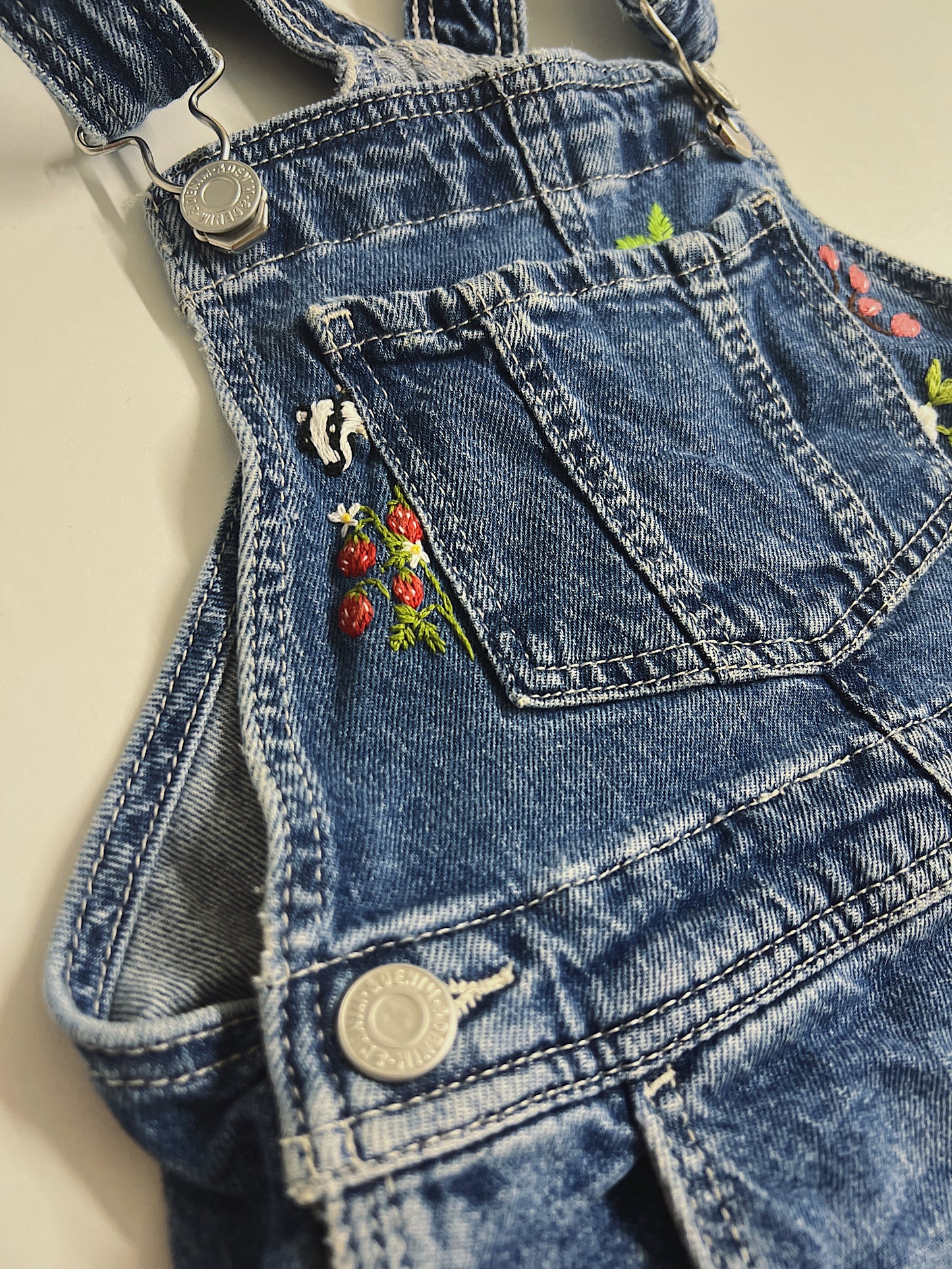 Woodland Badger | hand-embroidered denim dungarees | size 104 (3–4 years) | one of a kind