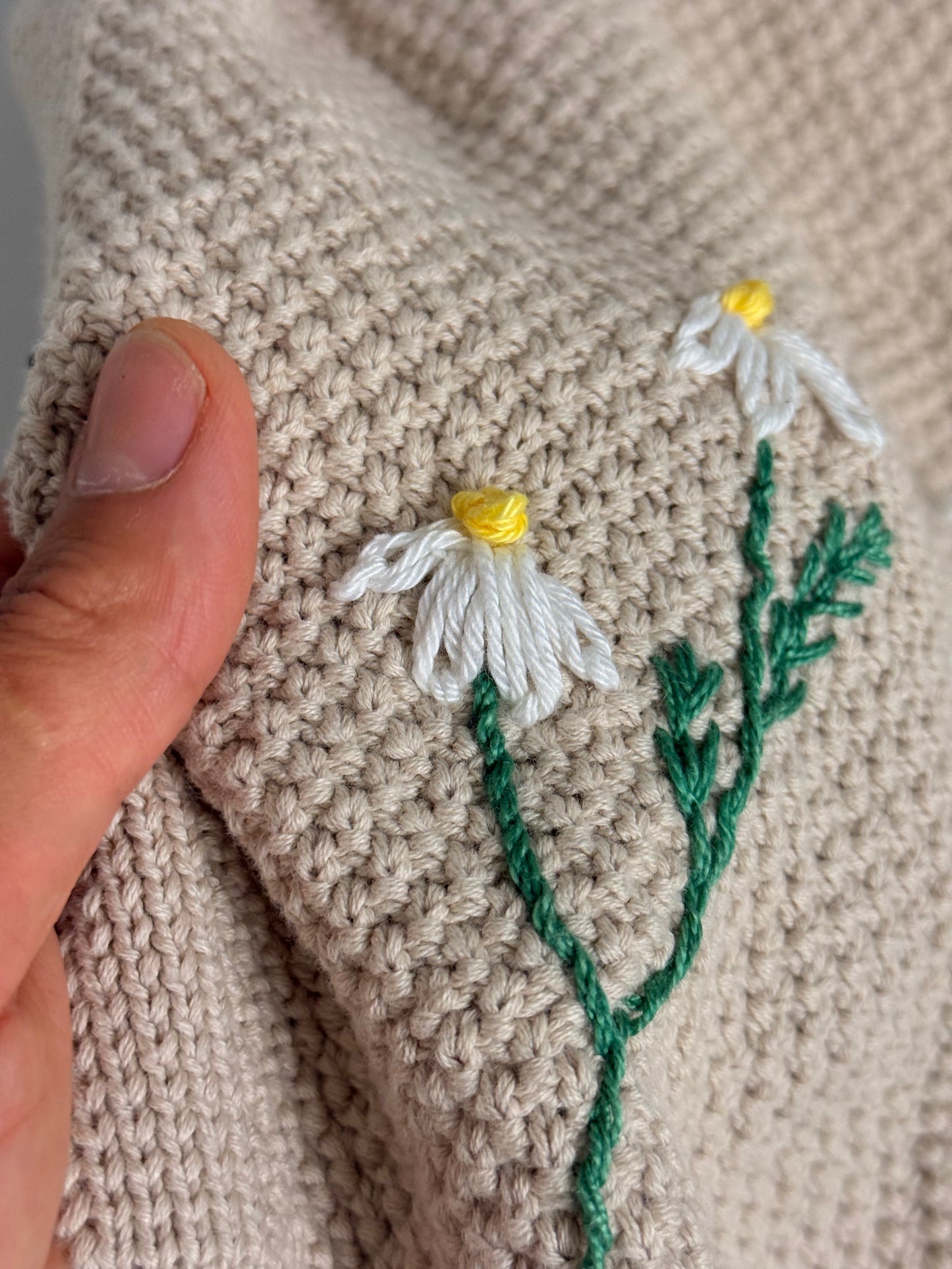 Hand-Embroidered Daisy Cotton Knit Vest – Beige – 2–3 Years | One-of-a-Kind Floral Kids Vest