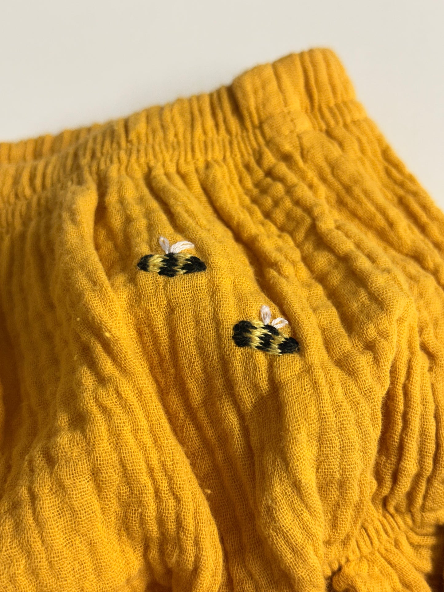 Let it Bee | hand-embroidered muslin  bloomers | size 98/104 (2–4 years)